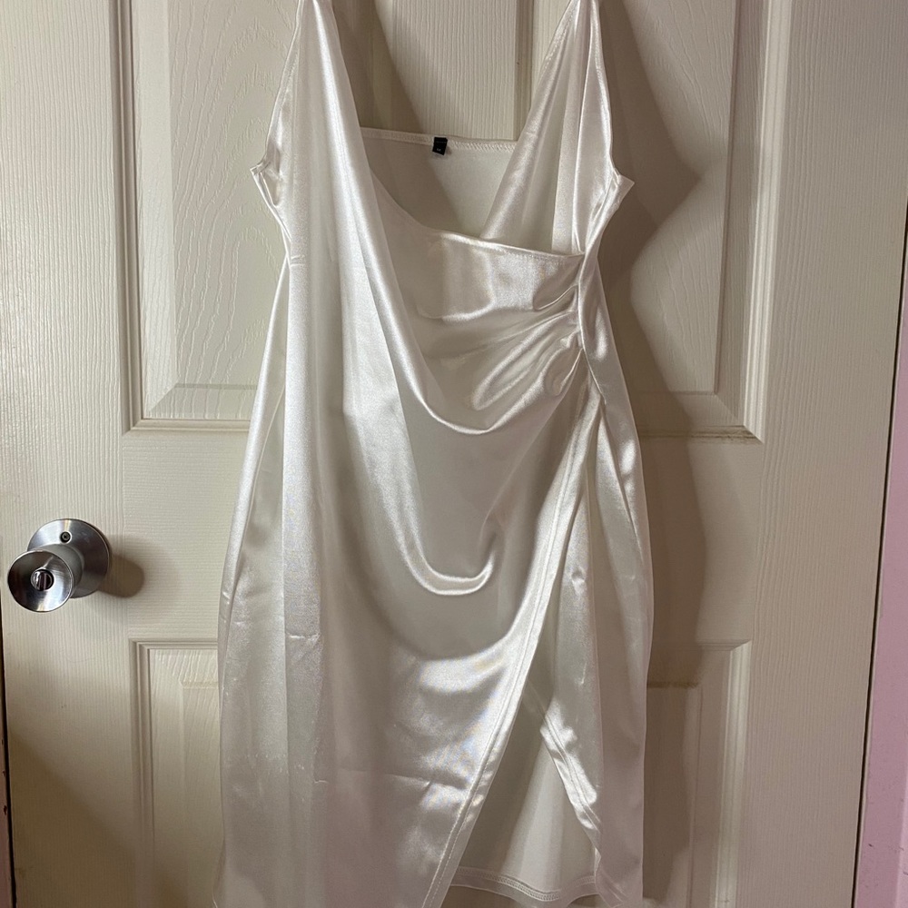 ZAFUL WHITE CHIFFON DRESS